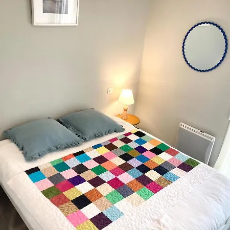 à 200m De La De Contis *