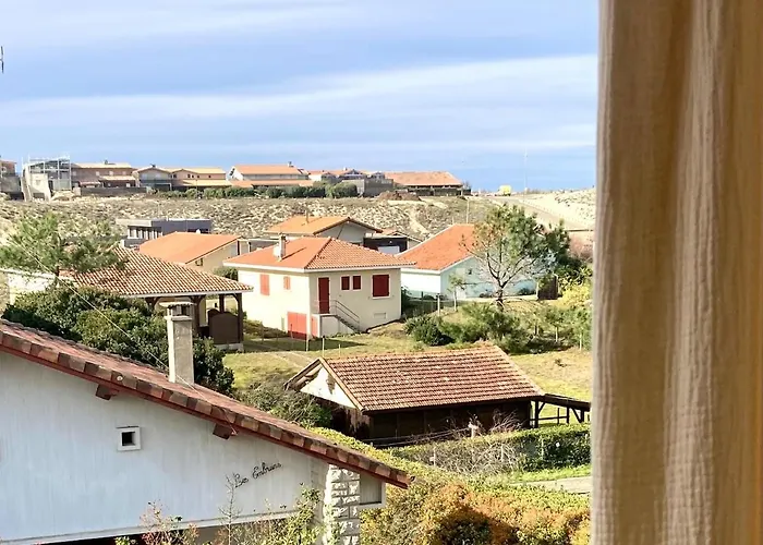 A 200m De La De Contis Apartment *